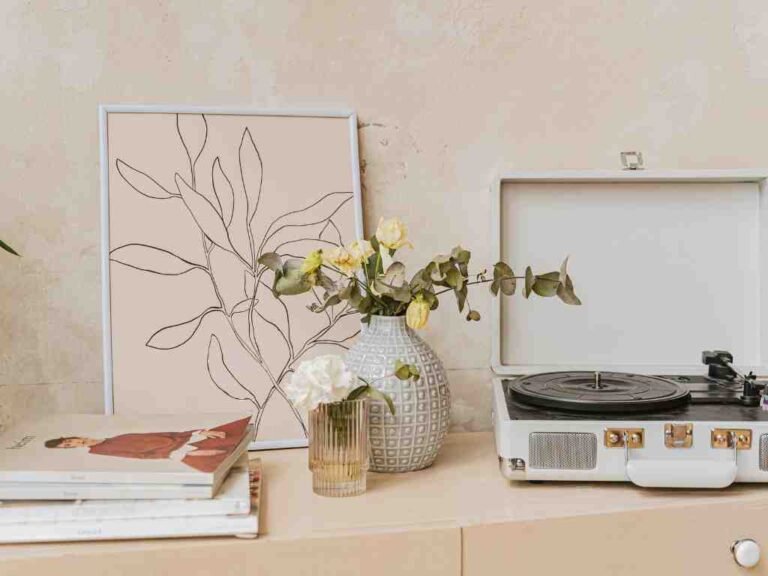 Vintage and Antique Decor
