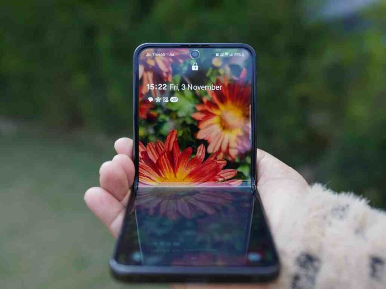 FOLDABLE SMARTPHONES