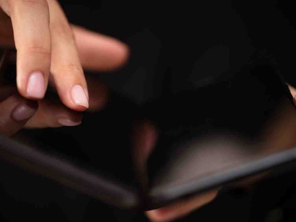 FOLDABLE SMARTPHONES